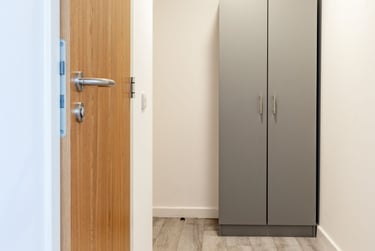 Sky View En Suite at Oldway Centre, 39 High Street, City Centre, Swansea, SA11LA - Image 10